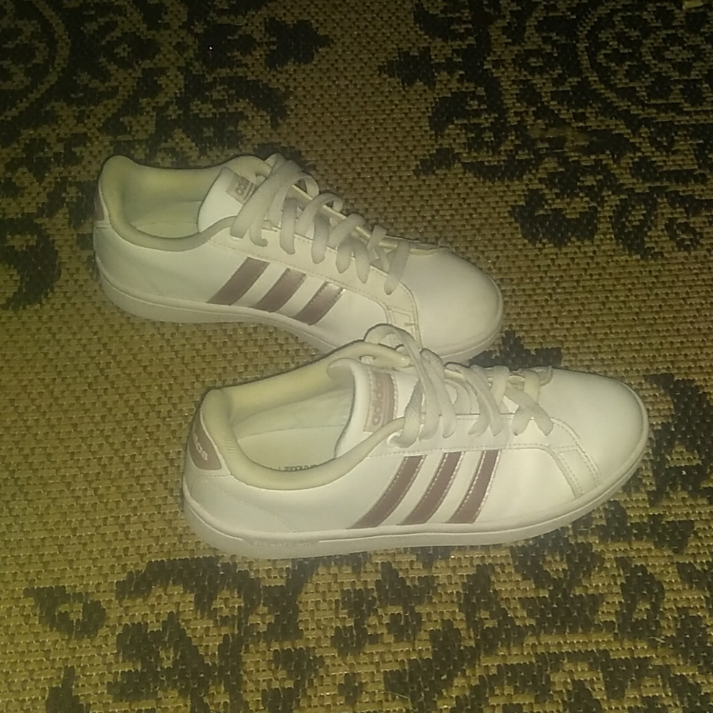 Shoes - Picture 3 of 7
